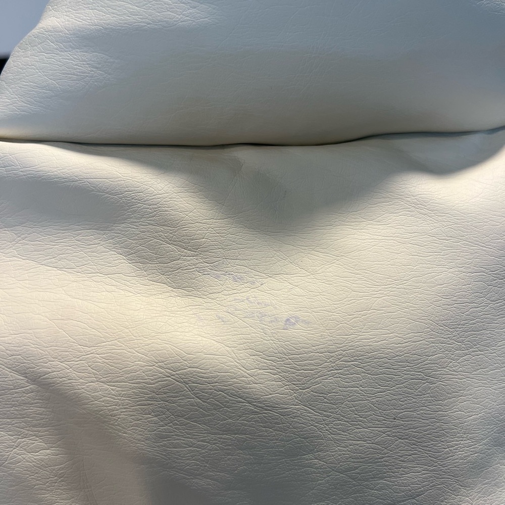 Women’s HOLLISTER Recycle Fill Cropped Cream* Puffer Vest - Picture 6 of 7